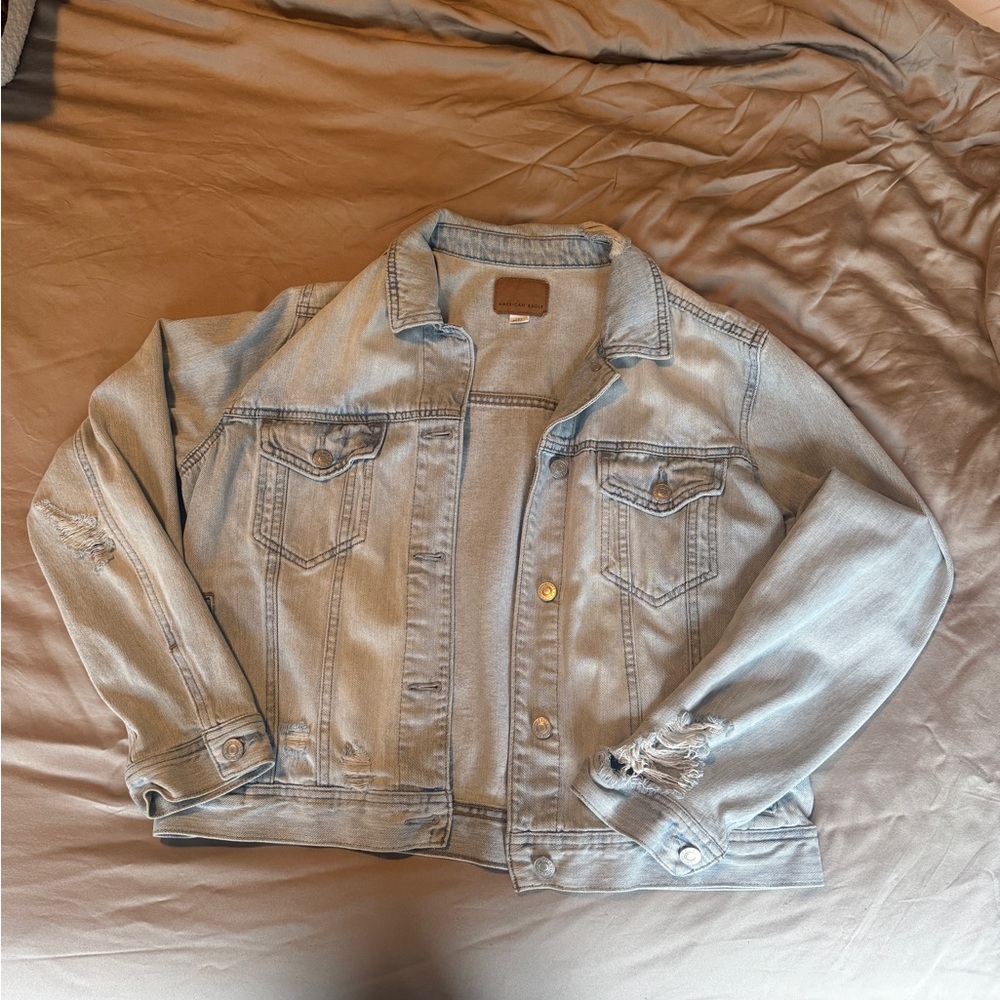 American Eagle Light Wash Distressed Denim Jacket Size L